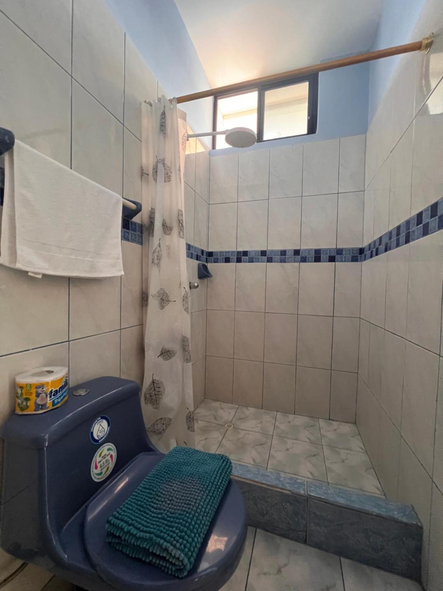 Hostal Casa Cascada Puerto Ayora  Ngoại thất bức ảnh