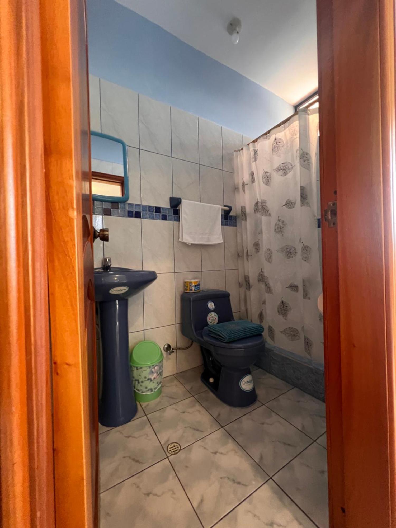 Hostal Casa Cascada Puerto Ayora  Ngoại thất bức ảnh
