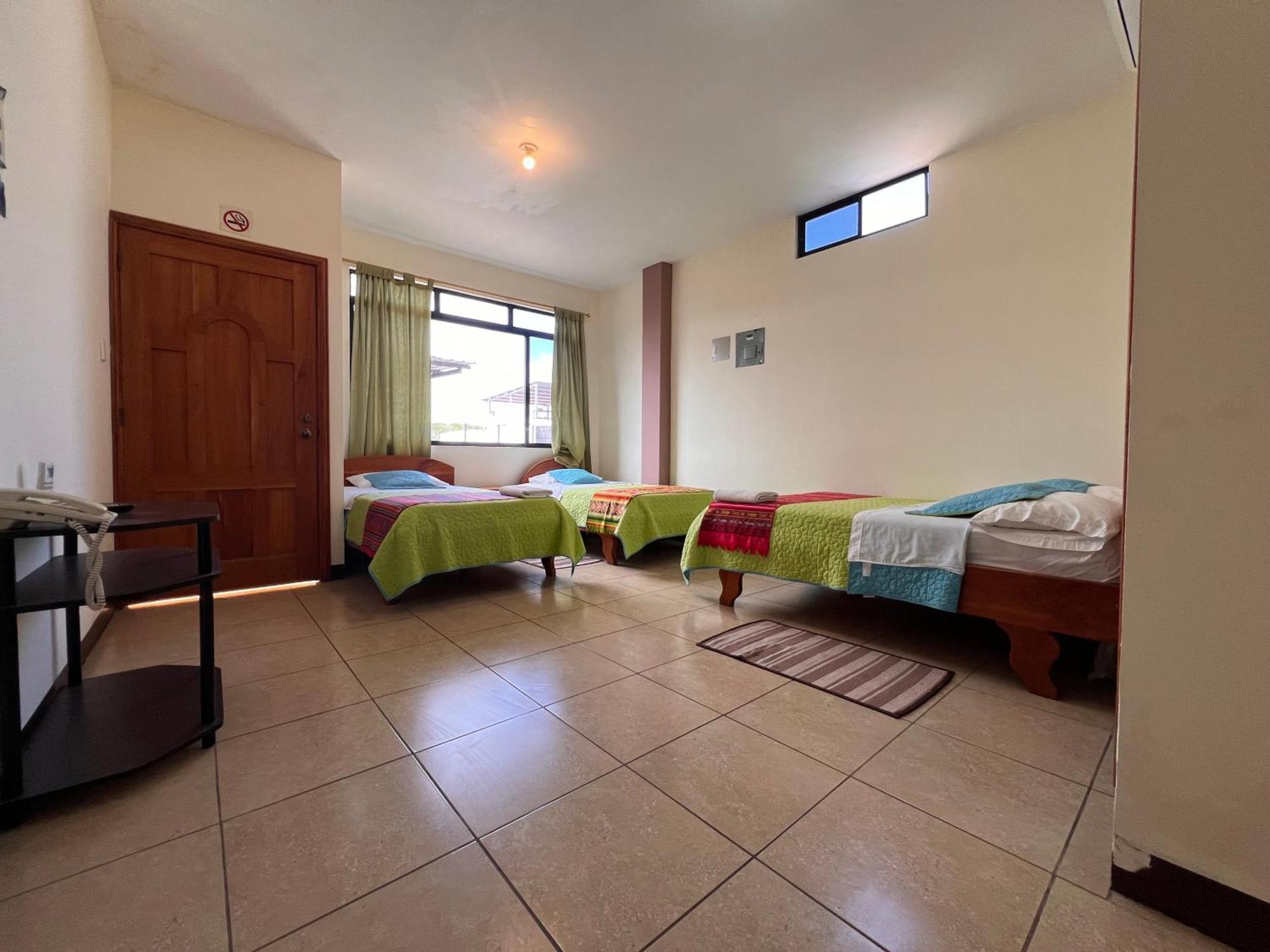 Hostal Casa Cascada Puerto Ayora  Ngoại thất bức ảnh