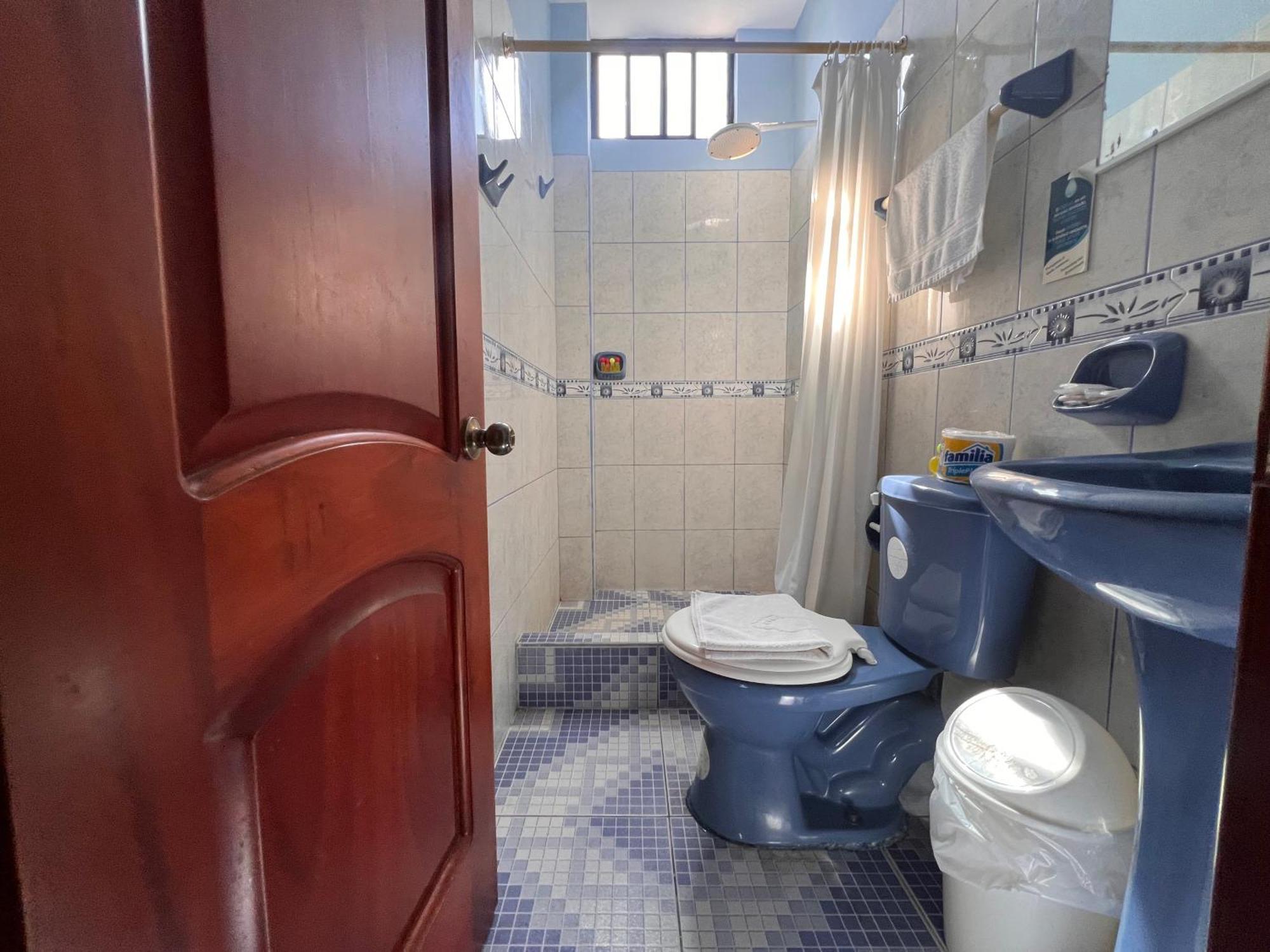 Hostal Casa Cascada Puerto Ayora  Ngoại thất bức ảnh