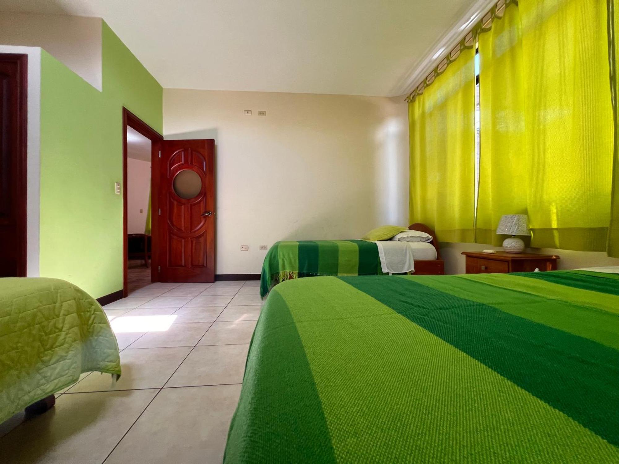 Hostal Casa Cascada Puerto Ayora  Ngoại thất bức ảnh