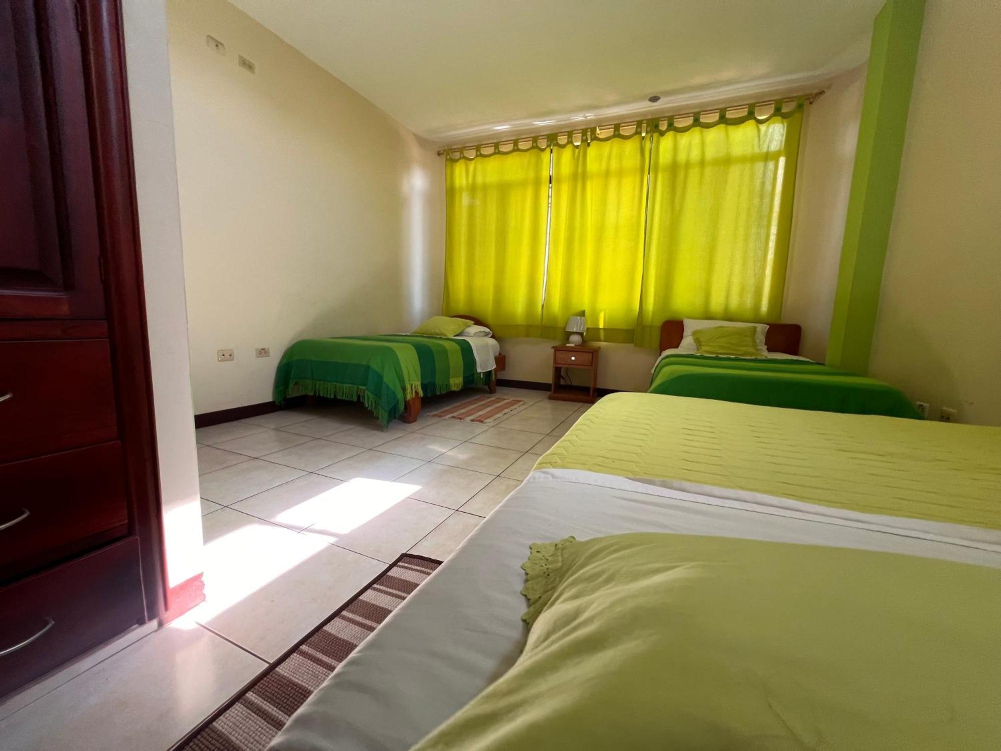 Hostal Casa Cascada Puerto Ayora  Ngoại thất bức ảnh